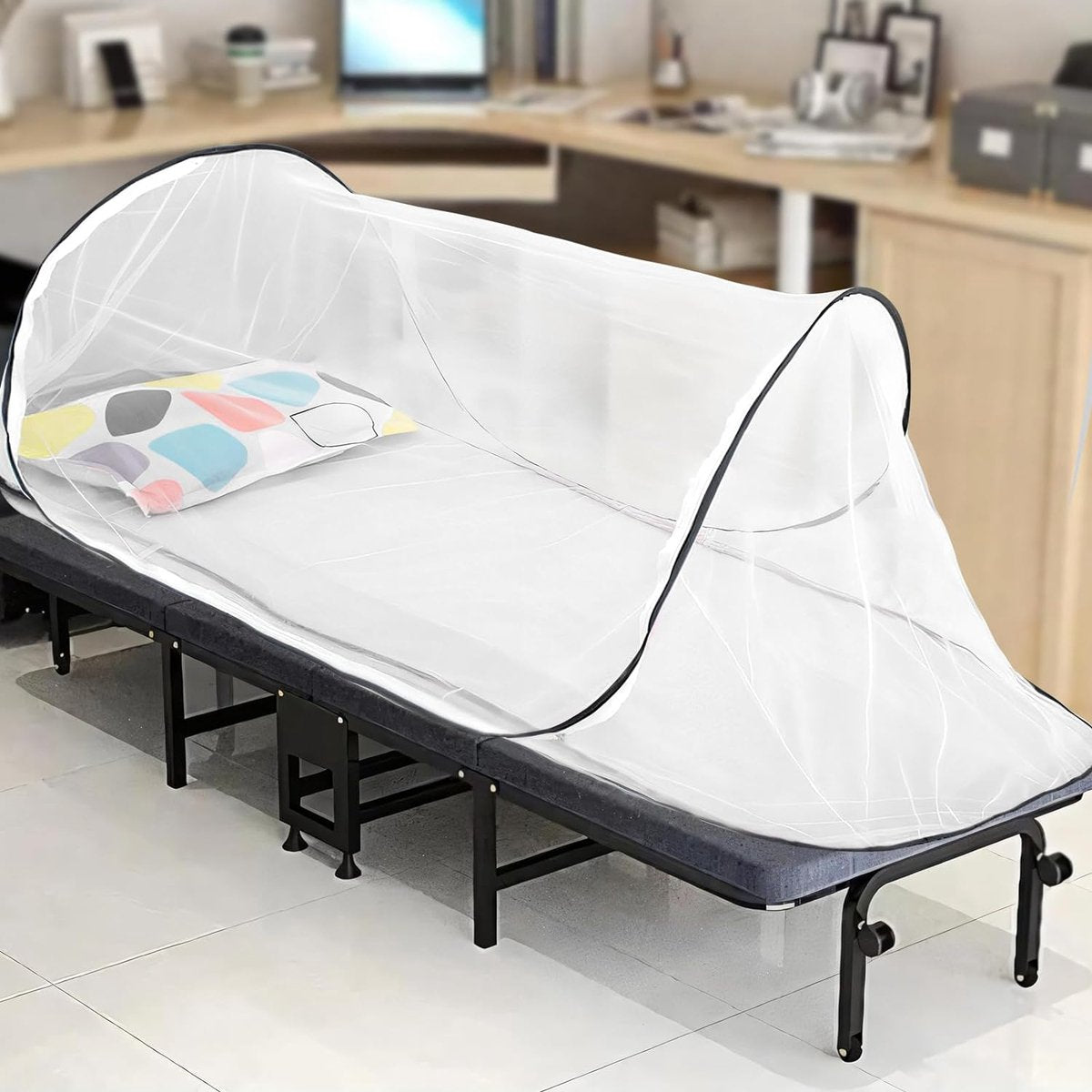 Zip entry on the pop-up mosquito net bed tent